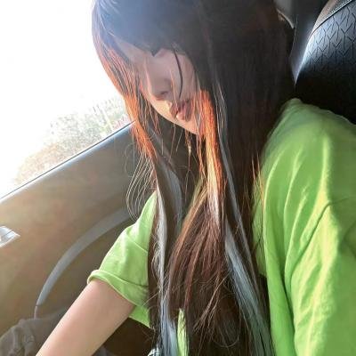红衣小女孩